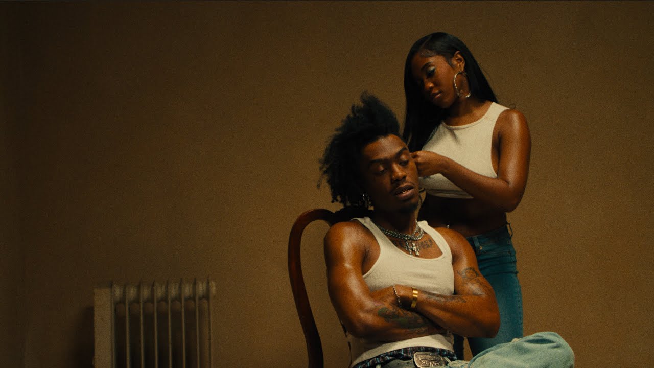 "LUV IN DA 6" by Chase Shakur feat. Smino, now with a new music video, dives deep into the heart of the night. It's a narrative of escape and connection, where Chase's melodic prowess from Atlanta meets Smino's lyrical agility from St. Louis.