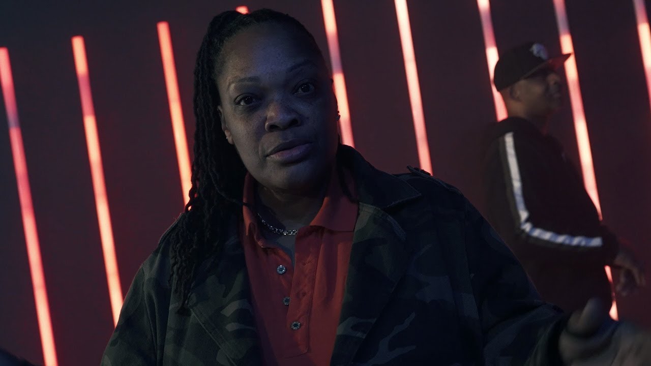 Bernadette Price feat. Terror Van Poo – Flatlined
