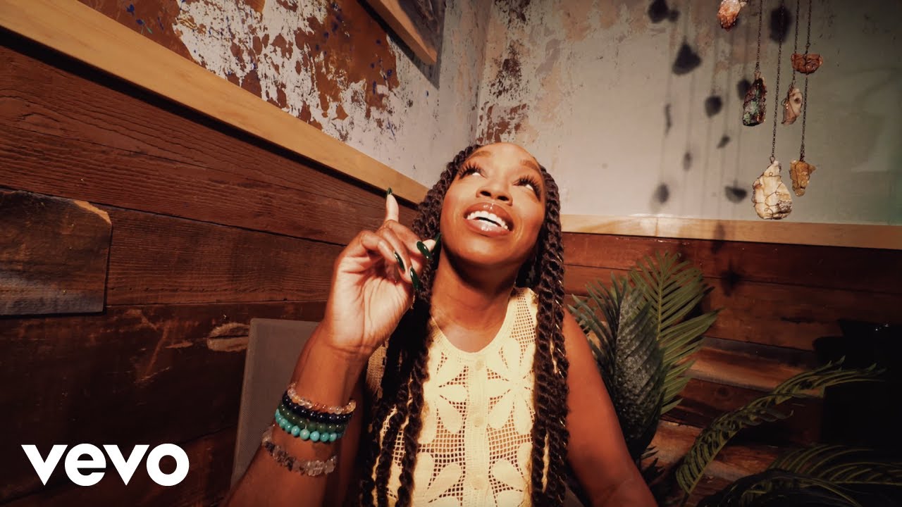Estelle feat. LaRussell & Keyon Harrold – New Direction