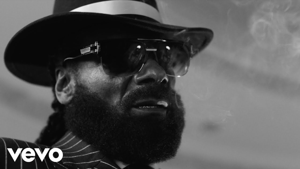 Snoop Dogg – Stop Counting My Poccets